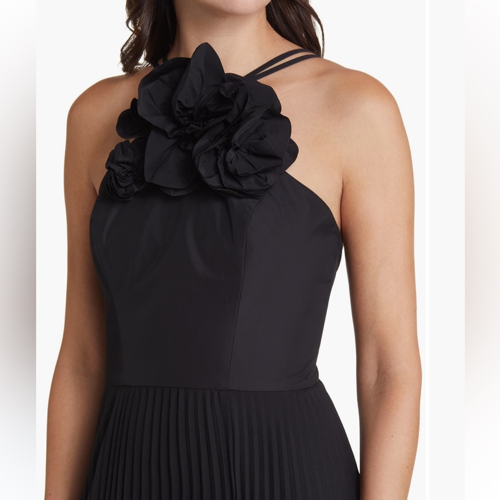 Marchesa Notte flower detail pleated gown - Picture 4 of 5